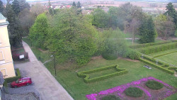 Příjezdová cesta k zámku