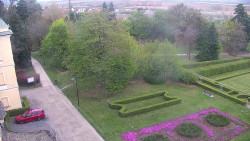 Příjezdová cesta k zámku