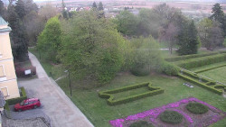 Příjezdová cesta k zámku