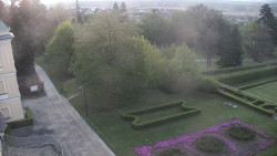 Příjezdová cesta k zámku