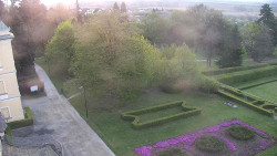 Příjezdová cesta k zámku