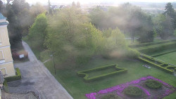 Příjezdová cesta k zámku