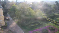 Příjezdová cesta k zámku