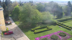 Příjezdová cesta k zámku