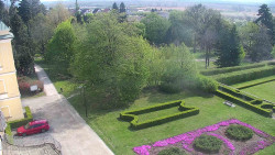 Příjezdová cesta k zámku