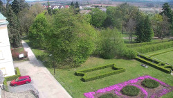 Příjezdová cesta k zámku