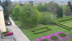 Příjezdová cesta k zámku