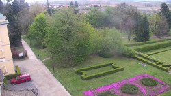 Příjezdová cesta k zámku