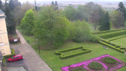 Příjezdová cesta k zámku