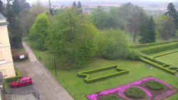 Příjezdová cesta k zámku