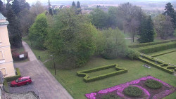 Příjezdová cesta k zámku