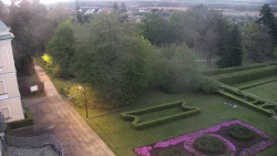 Příjezdová cesta k zámku