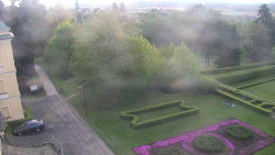 Příjezdová cesta k zámku