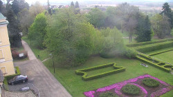 Příjezdová cesta k zámku