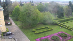 Příjezdová cesta k zámku