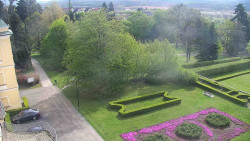 Příjezdová cesta k zámku