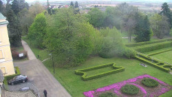 Příjezdová cesta k zámku