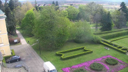 Příjezdová cesta k zámku