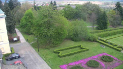 Příjezdová cesta k zámku