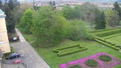 Příjezdová cesta k zámku