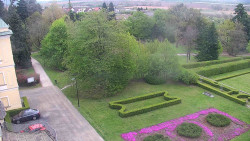 Příjezdová cesta k zámku