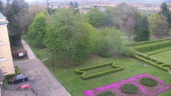 Příjezdová cesta k zámku