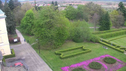 Příjezdová cesta k zámku