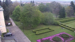 Příjezdová cesta k zámku