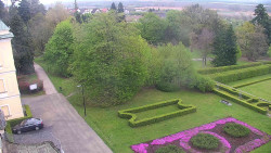 Příjezdová cesta k zámku