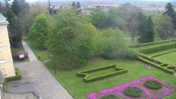 Příjezdová cesta k zámku