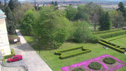 Příjezdová cesta k zámku