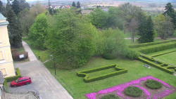 Příjezdová cesta k zámku