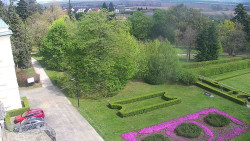 Příjezdová cesta k zámku