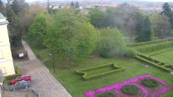 Příjezdová cesta k zámku