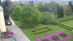 Příjezdová cesta k zámku