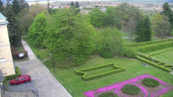 Příjezdová cesta k zámku