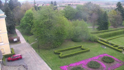 Příjezdová cesta k zámku