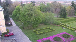 Příjezdová cesta k zámku