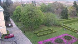 Příjezdová cesta k zámku