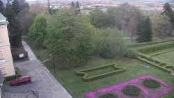 Příjezdová cesta k zámku