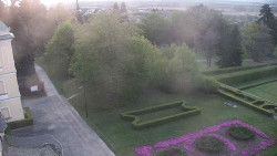 Příjezdová cesta k zámku