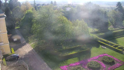 Příjezdová cesta k zámku