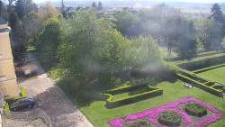 Příjezdová cesta k zámku