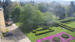 Příjezdová cesta k zámku