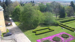 Příjezdová cesta k zámku