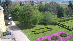 Příjezdová cesta k zámku