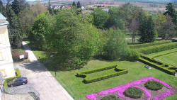 Příjezdová cesta k zámku