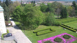 Příjezdová cesta k zámku