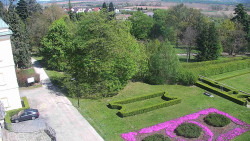 Příjezdová cesta k zámku