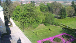 Příjezdová cesta k zámku